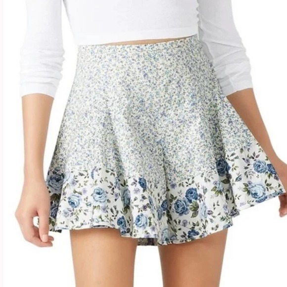 Petersyn Pants - Petersyn Amory Floral Ruffle High Rise Shorts S